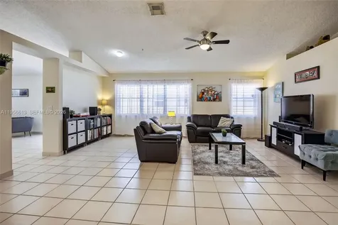 7306 NW 1st Manor Plantation FL 33317