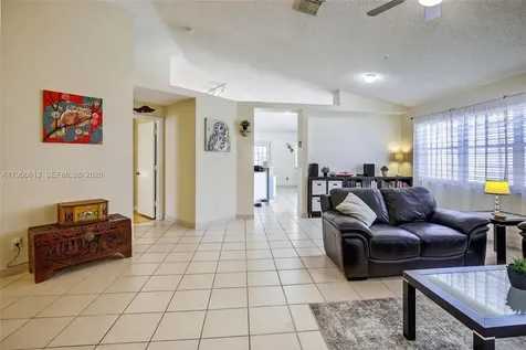 7306 NW 1st Manor Plantation FL 33317
