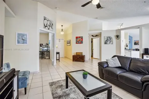 7306 NW 1st Manor Plantation FL 33317