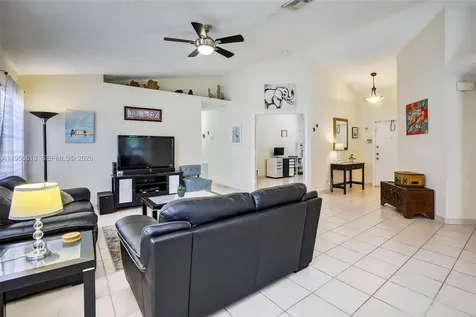 7306 NW 1st Manor Plantation FL 33317