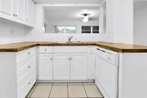 5718 NW 66th Avenue Tamarac FL 33321