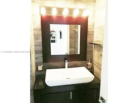 100 Lincoln Road Miami Beach FL 33139