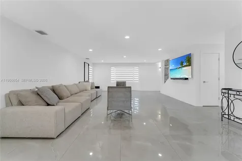 11824 SW 43rd Court Davie FL 33330