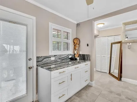 201 SE 11th Terrace Dania FL 33004