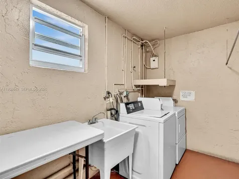 201 SE 11th Terrace Dania FL 33004