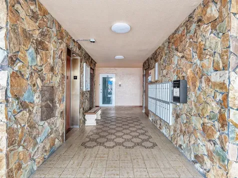 201 SE 11th Terrace Dania FL 33004