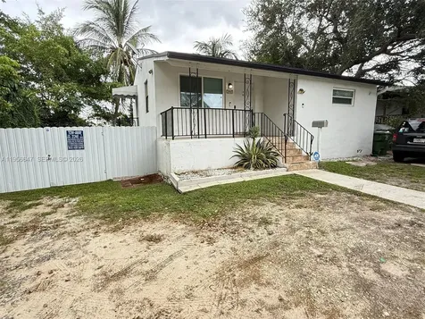 707 SW 8th Avenue Hallandale Beach FL 33009