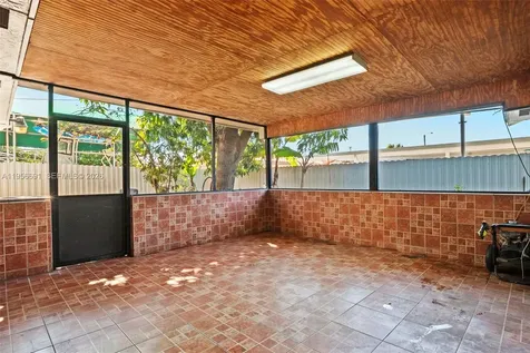 3880 E 8th Lane Hialeah FL 33013