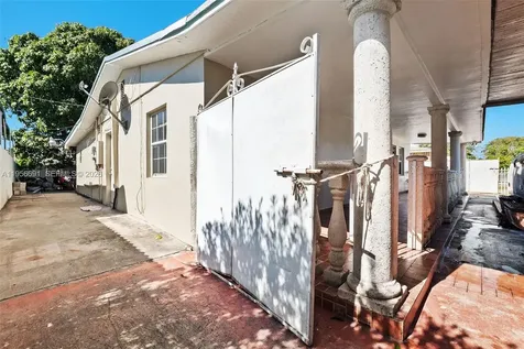 3880 E 8th Lane Hialeah FL 33013