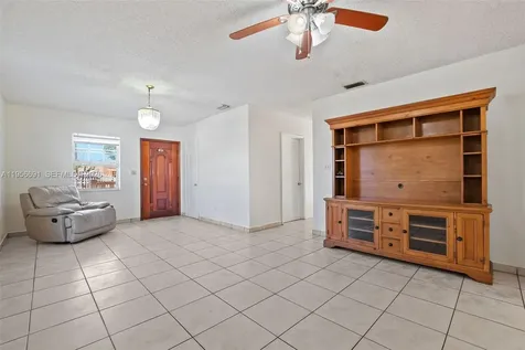 3880 E 8th Lane Hialeah FL 33013