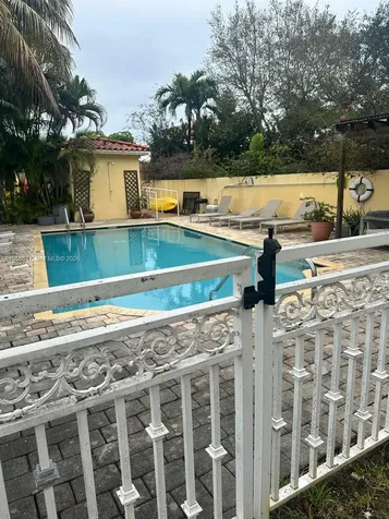 4812 Pine Tree Drive Miami Beach FL 33140