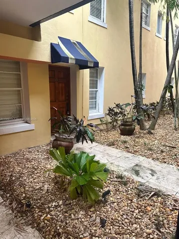4812 Pine Tree Drive Miami Beach FL 33140