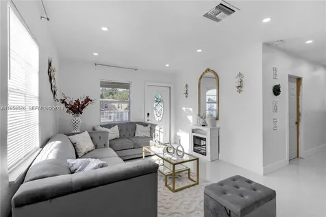 174 E 40th Street Hialeah FL 33013