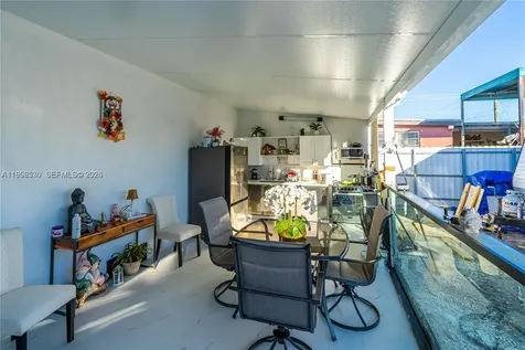 174 E 40th Street Hialeah FL 33013
