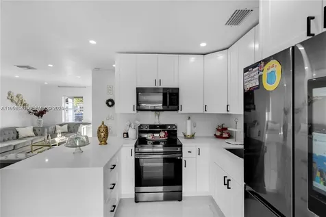 174 E 40th Street Hialeah FL 33013