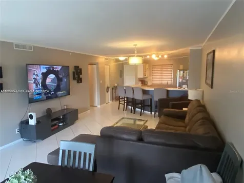 2205 S Cypress Bend Dr, Pompano Beach FL 33069