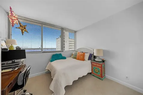 7929 West Drive North Bay Village FL 33141