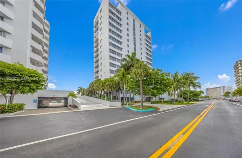7929 West Drive North Bay Village FL 33141