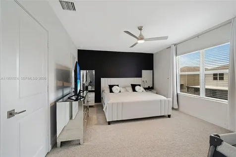572 NE 6th Place Homestead FL 33034