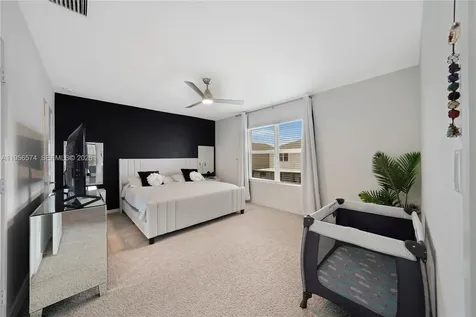 572 NE 6th Place Homestead FL 33034