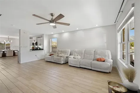 572 NE 6th Place Homestead FL 33034