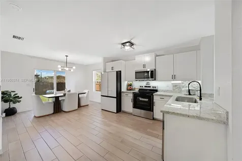 572 NE 6th Place Homestead FL 33034
