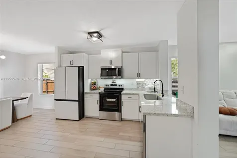 572 NE 6th Place Homestead FL 33034