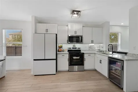 572 NE 6th Place Homestead FL 33034