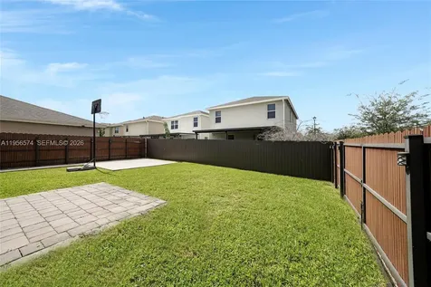 572 NE 6th Place Homestead FL 33034