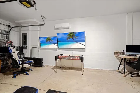 572 NE 6th Place Homestead FL 33034