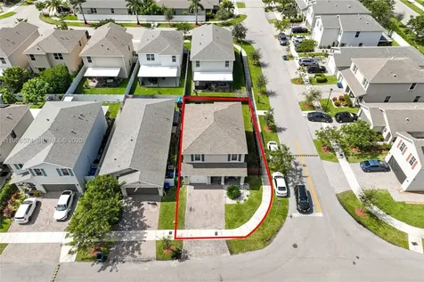 572 NE 6th Place Homestead FL 33034