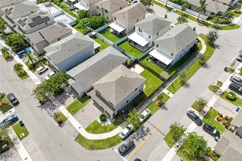 572 NE 6th Place Homestead FL 33034