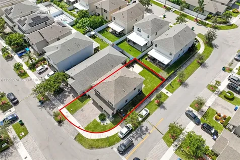 572 NE 6th Place Homestead FL 33034