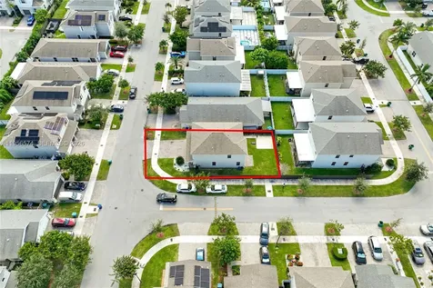 572 NE 6th Place Homestead FL 33034