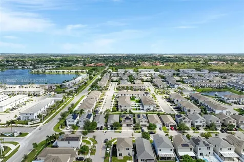 572 NE 6th Place Homestead FL 33034