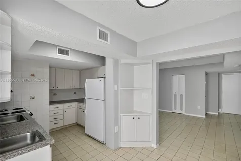 2924 Collins Avenue Miami Beach FL 33140