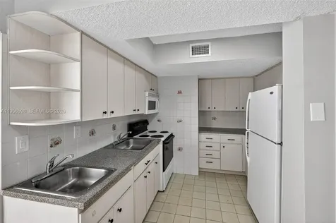 2924 Collins Avenue Miami Beach FL 33140