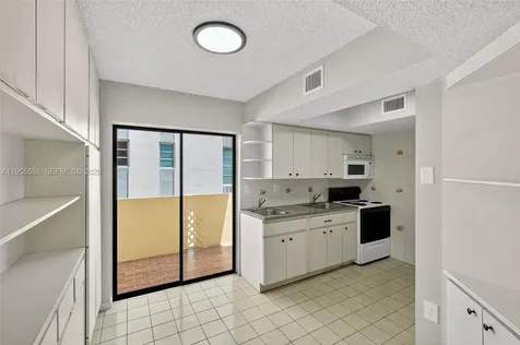 2924 Collins Avenue Miami Beach FL 33140