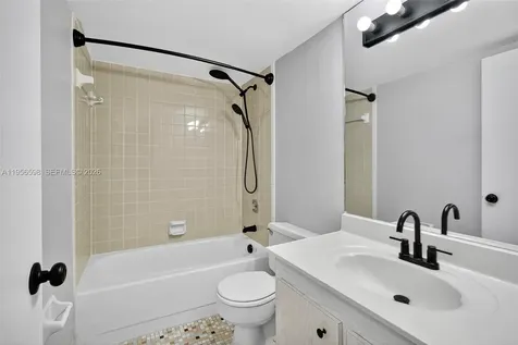 2924 Collins Avenue Miami Beach FL 33140