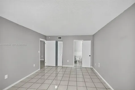 2924 Collins Avenue Miami Beach FL 33140