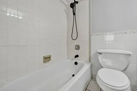 2924 Collins Avenue Miami Beach FL 33140