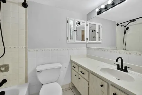 2924 Collins Avenue Miami Beach FL 33140