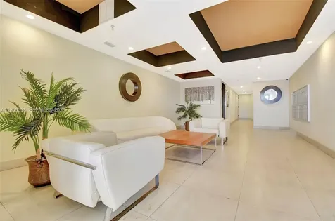 2924 Collins Avenue Miami Beach FL 33140