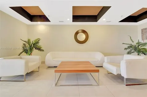 2924 Collins Avenue Miami Beach FL 33140