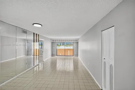 2924 Collins Avenue Miami Beach FL 33140