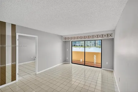 2924 Collins Avenue Miami Beach FL 33140
