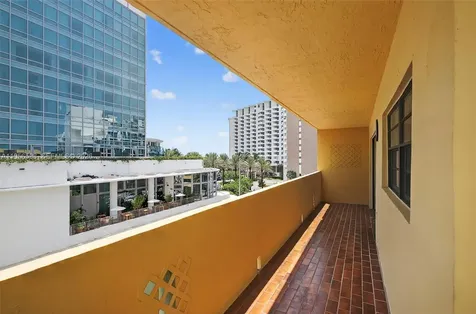 2924 Collins Avenue Miami Beach FL 33140