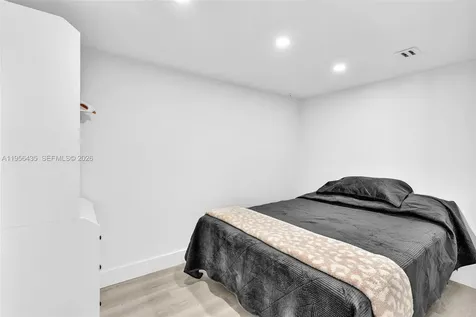 2625 Collins Avenue Miami Beach FL 33140
