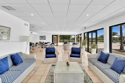 2625 Collins Avenue Miami Beach FL 33140