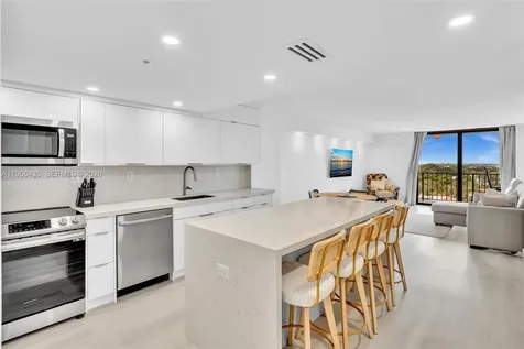 2625 Collins Avenue Miami Beach FL 33140